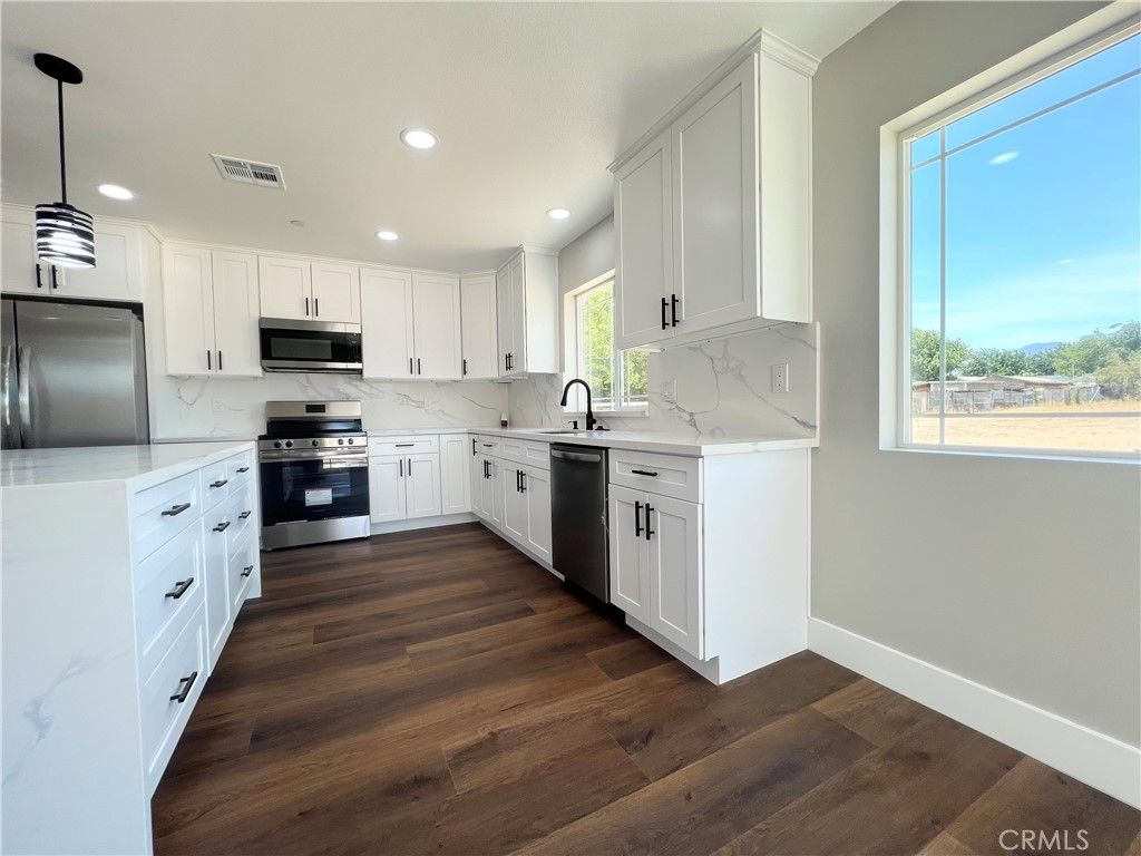 Image 19 of property listing at 9506 East Avenue T-14, Littlerock, CA 93543