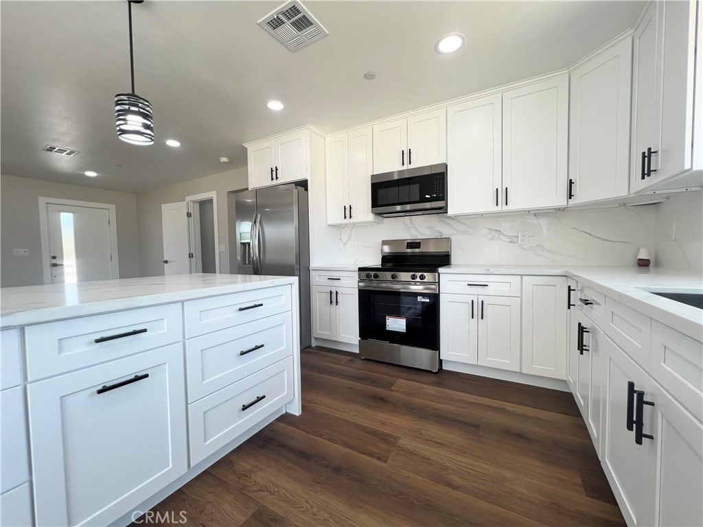 Image 20 of property listing at 9506 East Avenue T-14, Littlerock, CA 93543