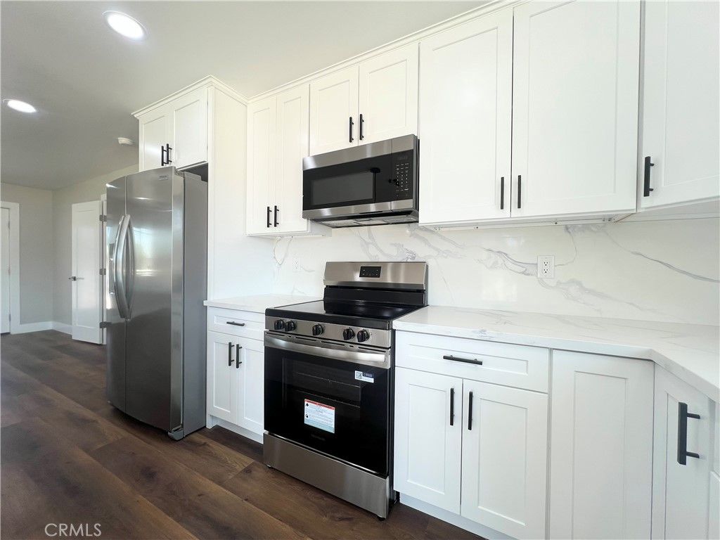 Image 24 of property listing at 9506 East Avenue T-14, Littlerock, CA 93543