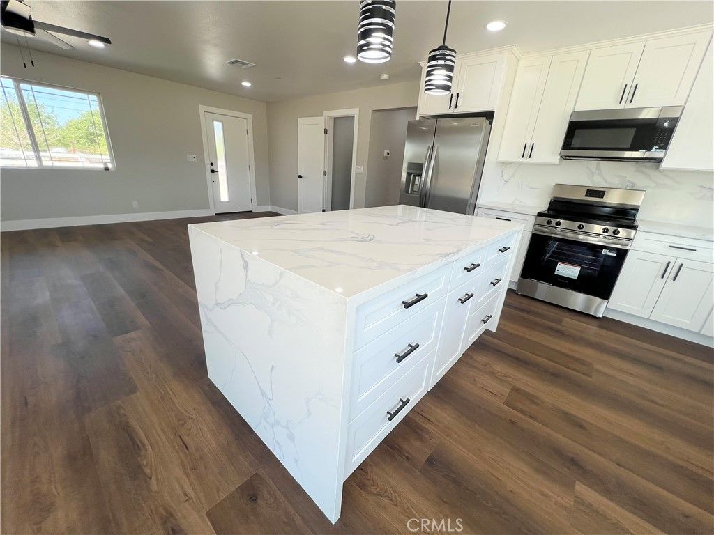 Image 25 of property listing at 9506 East Avenue T-14, Littlerock, CA 93543