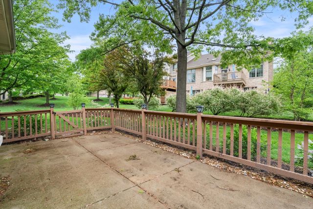 16 Pine Needles Drive, Lemont, IL 60439