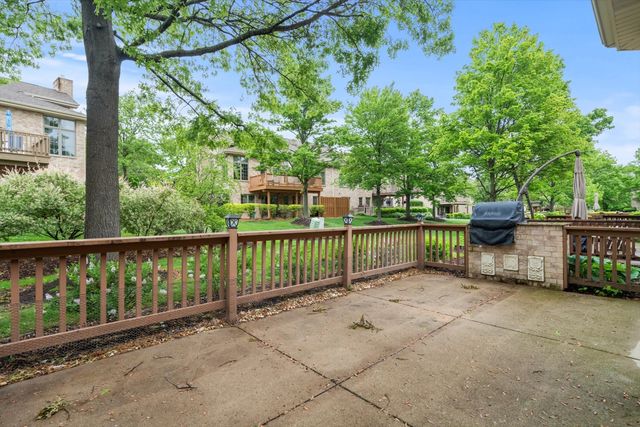 16 Pine Needles Drive, Lemont, IL 60439