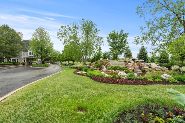 16 Pine Needles Drive, Lemont, IL 60439