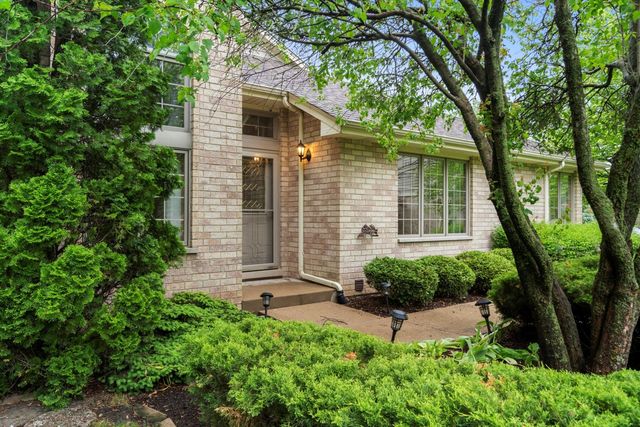 16 Pine Needles Drive, Lemont, IL 60439