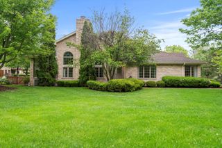 16 Pine Needles Drive, Lemont, IL 60439