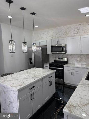 323 CHESTNUT ST, Camden, NJ 08103