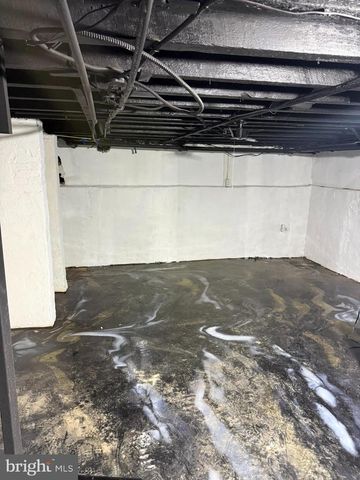 323 CHESTNUT ST, Camden, NJ 08103