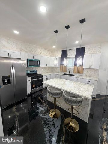 323 CHESTNUT ST, Camden, NJ 08103