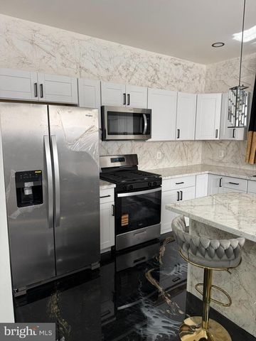 323 CHESTNUT ST, Camden, NJ 08103
