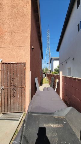 9306 Parmelee Avenue, Los Angeles, CA 90002