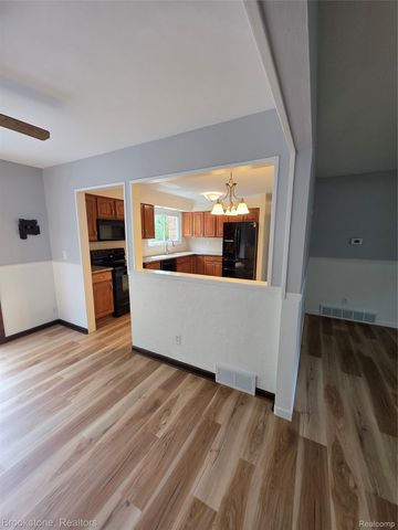 1243 Pickwick Place, Flint Charter Township, MI 48507
