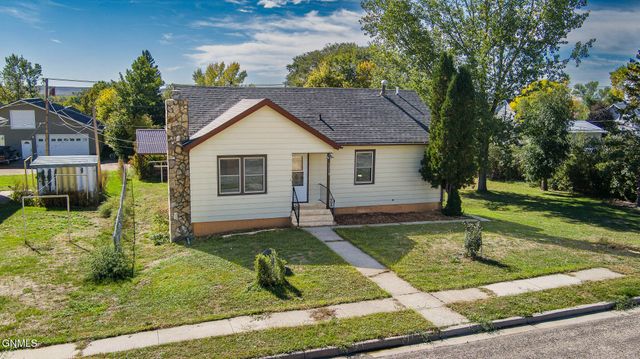 1219 E 4th Avenue, Washburn, ND 58577 property photo