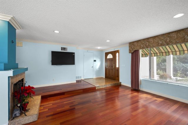 6690 Gullstrand St, San Diego, CA 92122