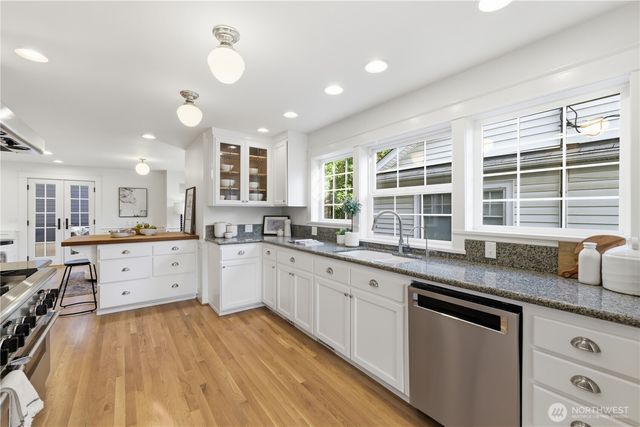 2536 31st Avenue W, Seattle, WA 98199