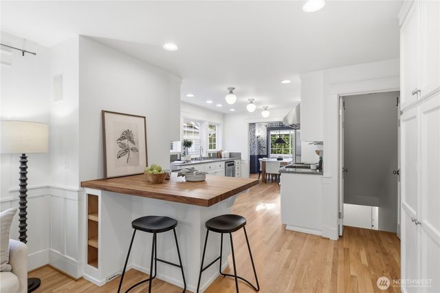 2536 31st Avenue W, Seattle, WA 98199