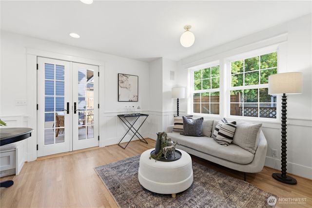 2536 31st Avenue W, Seattle, WA 98199