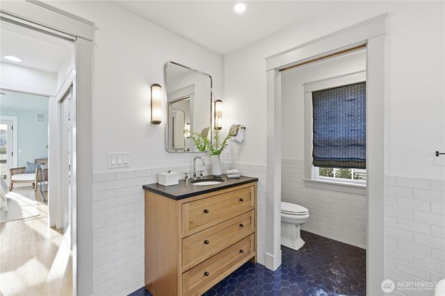 2536 31st Avenue W, Seattle, WA 98199
