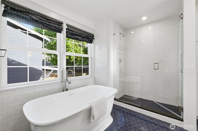2536 31st Avenue W, Seattle, WA 98199