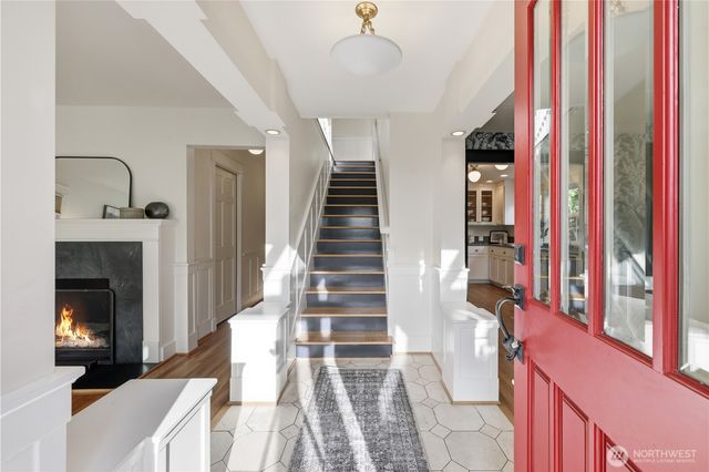 2536 31st Avenue W, Seattle, WA 98199
