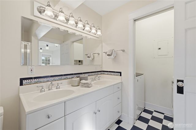 2536 31st Avenue W, Seattle, WA 98199
