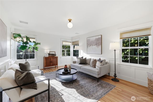 2536 31st Avenue W, Seattle, WA 98199