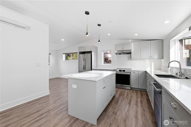 2536 31st Avenue W, Seattle, WA 98199