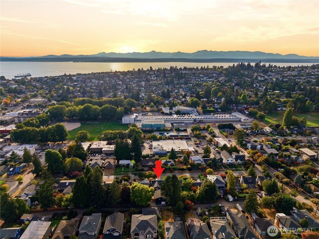 2536 31st Avenue W, Seattle, WA 98199