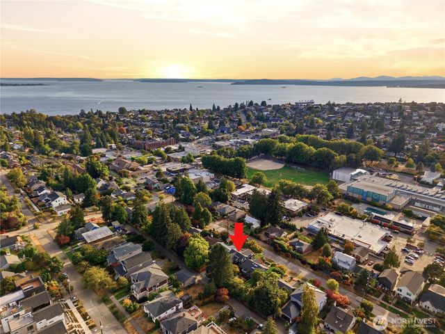 2536 31st Avenue W, Seattle, WA 98199