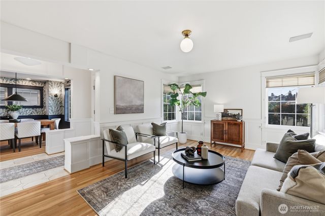 2536 31st Avenue W, Seattle, WA 98199