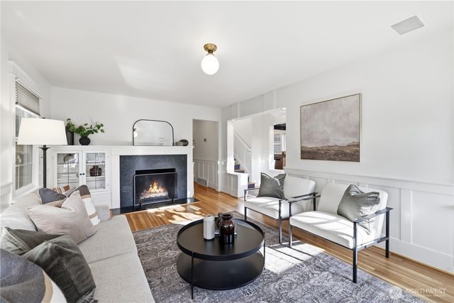 2536 31st Avenue W, Seattle, WA 98199