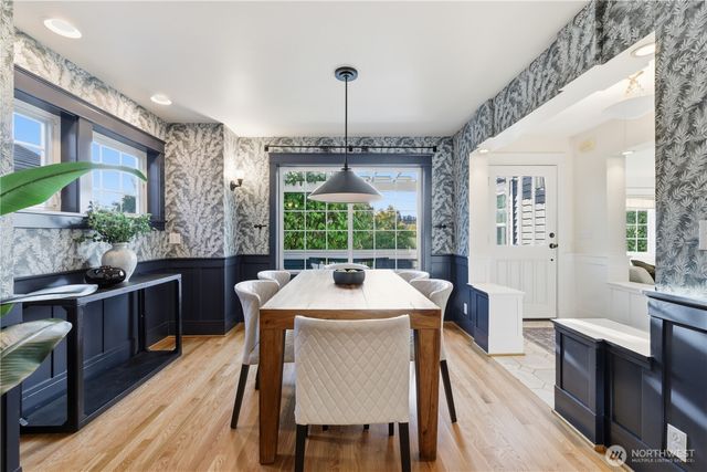 2536 31st Avenue W, Seattle, WA 98199