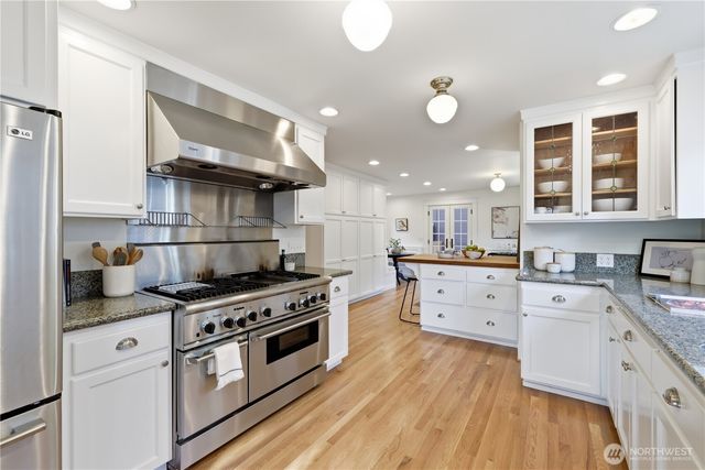 2536 31st Avenue W, Seattle, WA 98199