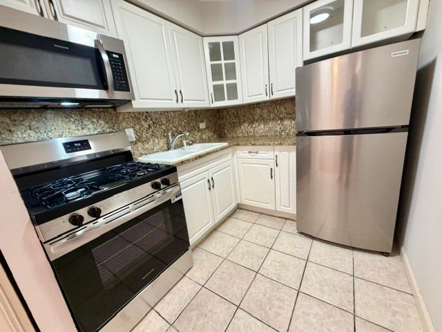 5348 N Cumberland Avenue 300, Chicago, IL 60656