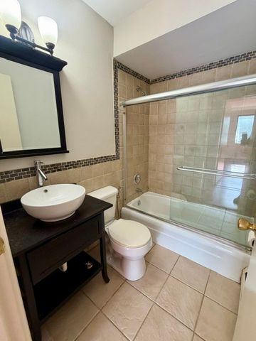 5348 N Cumberland Avenue 300, Chicago, IL 60656