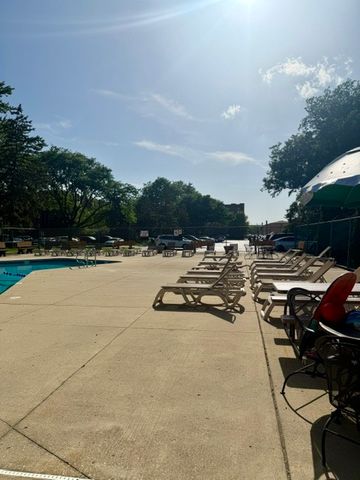 5348 N Cumberland Avenue 300, Chicago, IL 60656