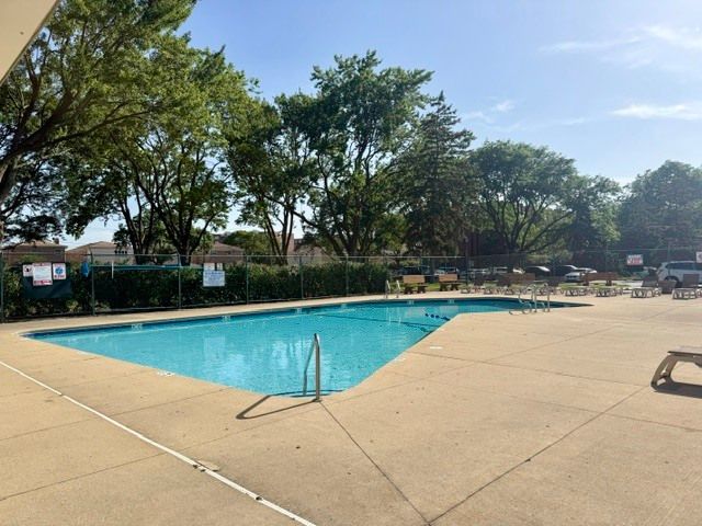 5348 N Cumberland Avenue 300, Chicago, IL 60656