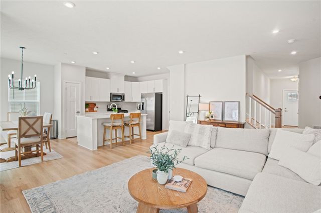 216 Dana Dr, Ohio Twp, PA 15143