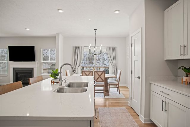 216 Dana Dr, Ohio Twp, PA 15143