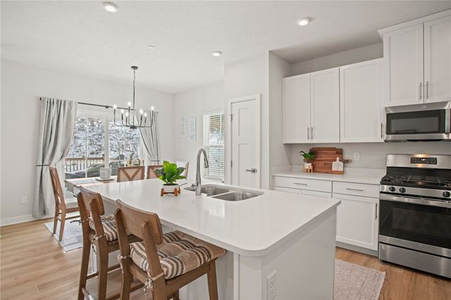 216 Dana Dr, Ohio Twp, PA 15143