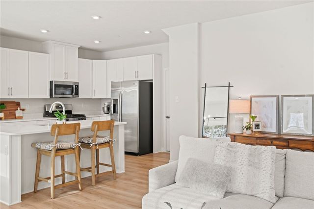 216 Dana Dr, Ohio Twp, PA 15143