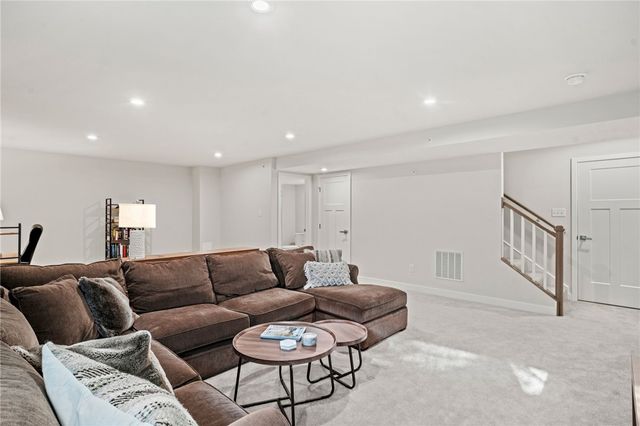 216 Dana Dr, Ohio Twp, PA 15143