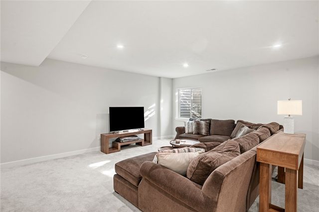 216 Dana Dr, Ohio Twp, PA 15143