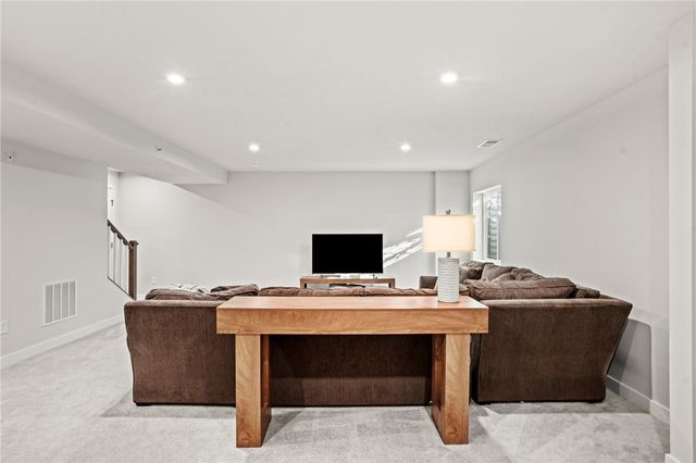 216 Dana Dr, Ohio Twp, PA 15143