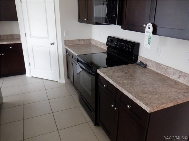 350 W Runyon Loop, Beverly Hills, FL 34465