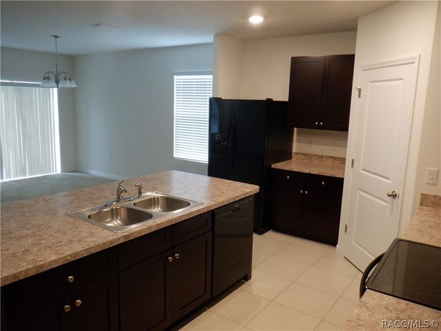 350 W Runyon Loop, Beverly Hills, FL 34465
