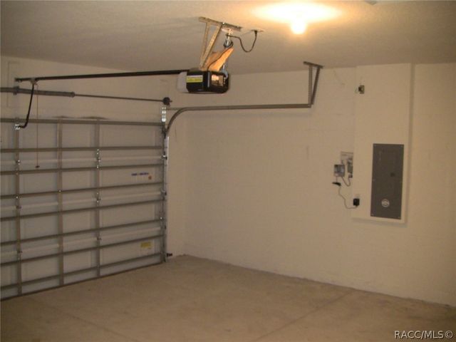 350 W Runyon Loop, Beverly Hills, FL 34465