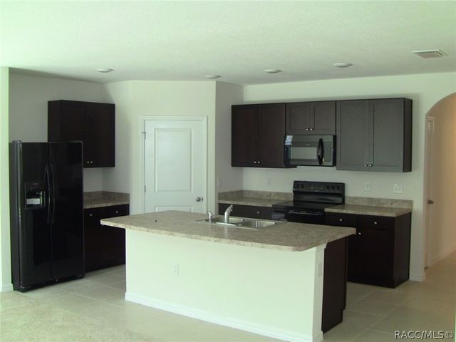 350 W Runyon Loop, Beverly Hills, FL 34465