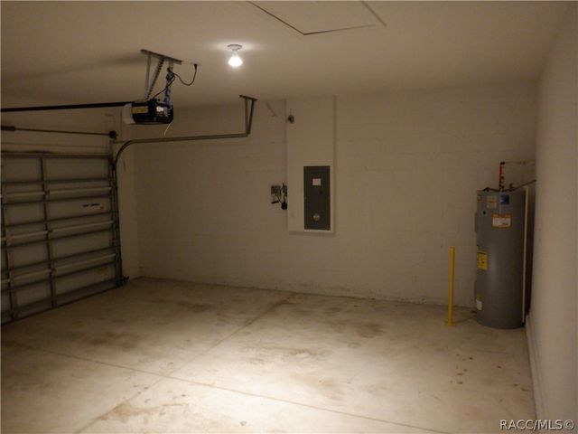 350 W Runyon Loop, Beverly Hills, FL 34465