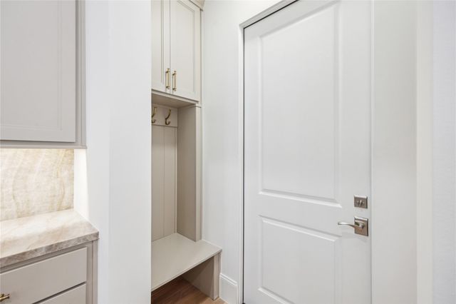 16 Wentworth Square Avenue, Houston, TX 77027