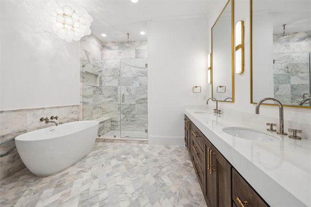 16 Wentworth Square Avenue, Houston, TX 77027